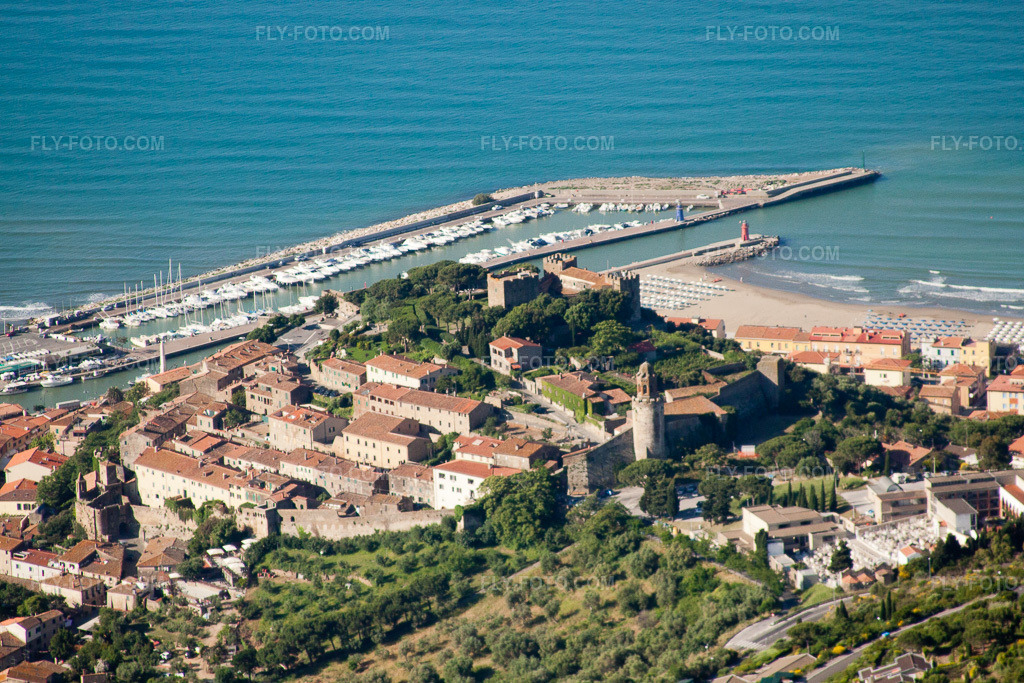 Aerial view: View of the town in Castiglione della Pescaia in the state Tuscany, Italy.Photo: IMG_28256.jpg taken on 06/01/2010 by Werner Riehm/FLY-FOTO.comResolution of the original: 4752 x 3168 px