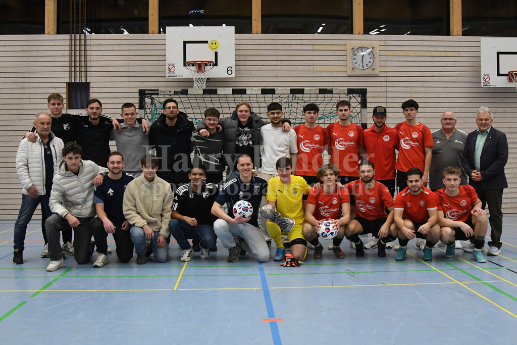 Hallen Kreismeisterschaft Deggendorf | Die Zweitplazierten  TSV Metten (li.) und die Sieger SpVgg Plattling  - Realisiert mit Pictrs.com