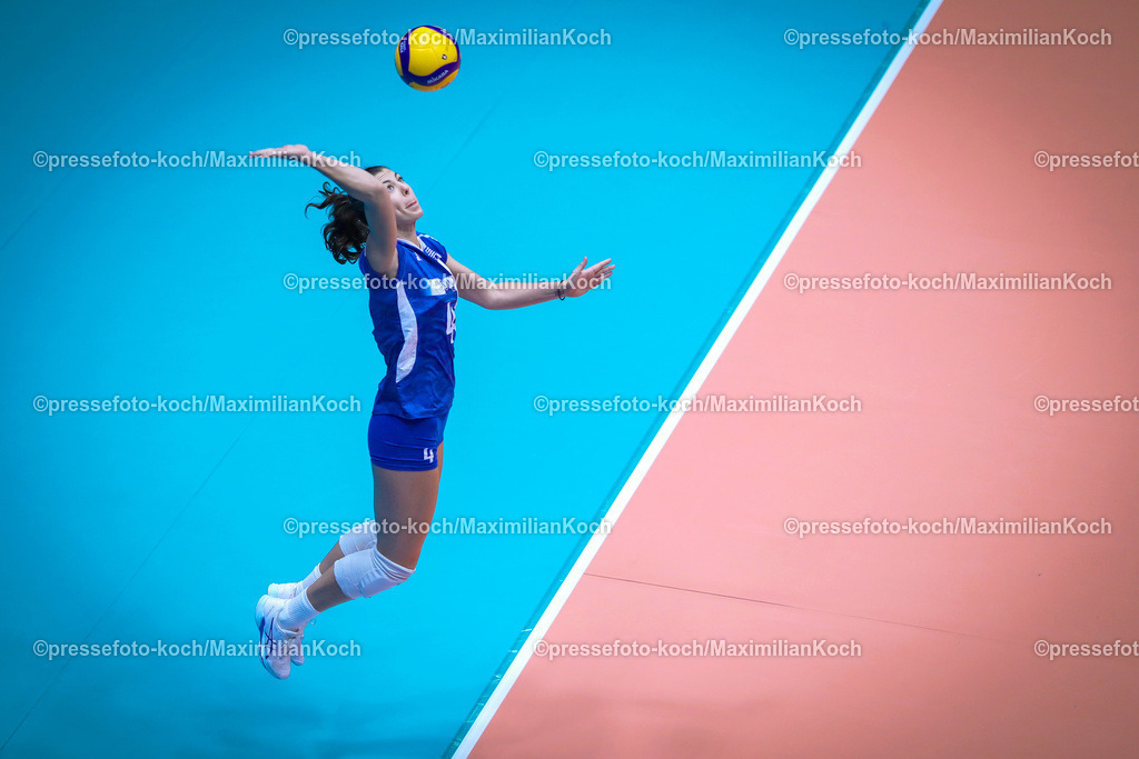 EuroVolley22082301044 | 22.08.2023, CEV EuroVolley 2023, Volleyball-Europameisterschaften der Frauen, Gruppenphase Gruppe C, Tag6, CASTELLO Düsseldorf: Aserbaidschan vs. Griechenland. Maria-Eleni ARTAKIANOU (GRE)