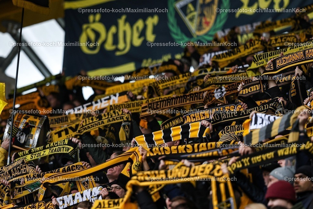 xKWIx21022601128 | 21.02.2026, xKWIx, Fußball, 3. Liga, Alemannia Aachen - SC Verl, Tivoli: Fanblock getaucht in Schwarz Gelbe Schals Photo: xKamilxWilkowskixPressefotoKochx