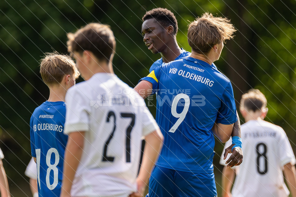 20250920_Picselweb-Fotografie_1R3_0431 | JFV D/A &amp; Stade - VfB Oldenburg0:1 VfB no70:2 VfB no70:3 VfB JFV Eigentor0:4 VfB no70:5 VfB no71:5 JFV no3 Jaric Jimenez-Voss2:5 JFV no9 Janko Sylvester3:5 JFV no16 Damian Elias Mihro Burekovic - Realisiert mit Pictrs.com