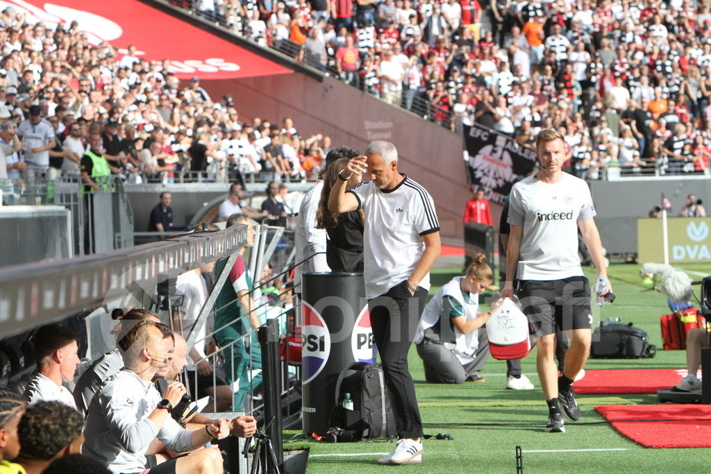 Adi_Hütter_Eintracht Frankfurt_Trainer | Online-Shop | monipfaff.de - Realisiert mit Pictrs.com
