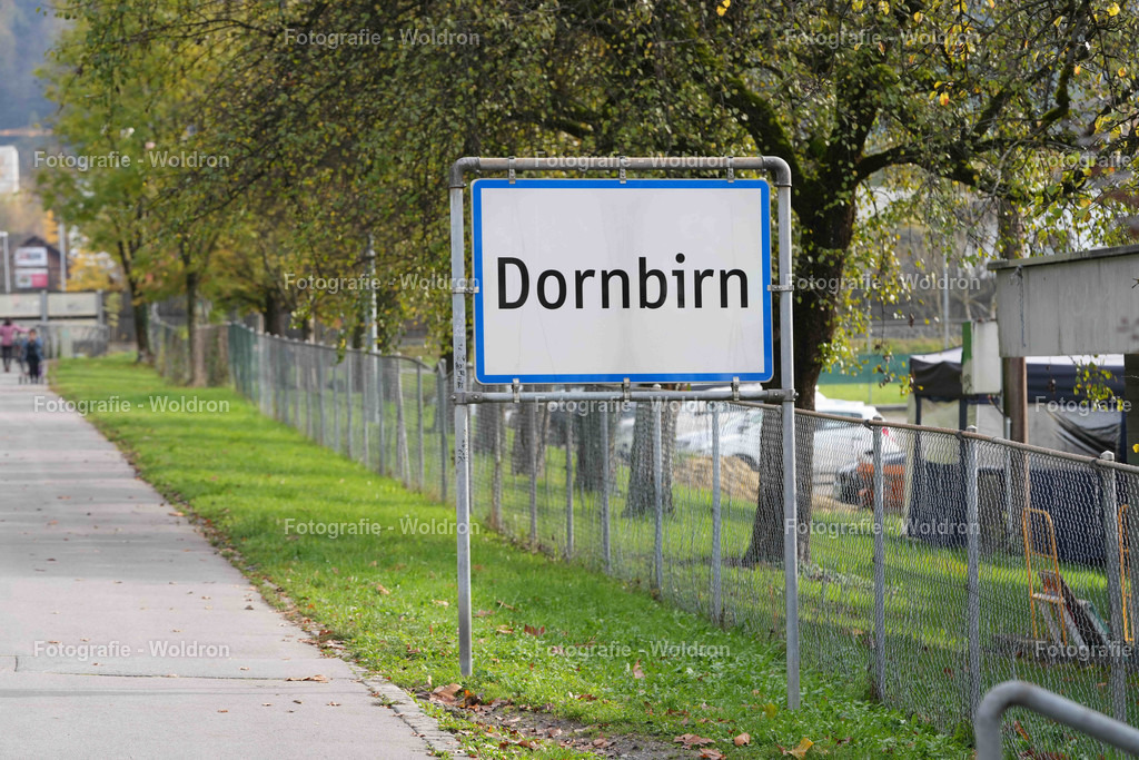 20221111 Amoklauf in Mittelschule Haselstauden | DORNBIRN, OESTERREICH - 11. NOVEMBER: Polizeieinsatz waehrend des Amoklaufs in der Mittelschule Haselstauden in Mittelschule Haselstauden on November 11, 2022 in Dornbirn, Austria.