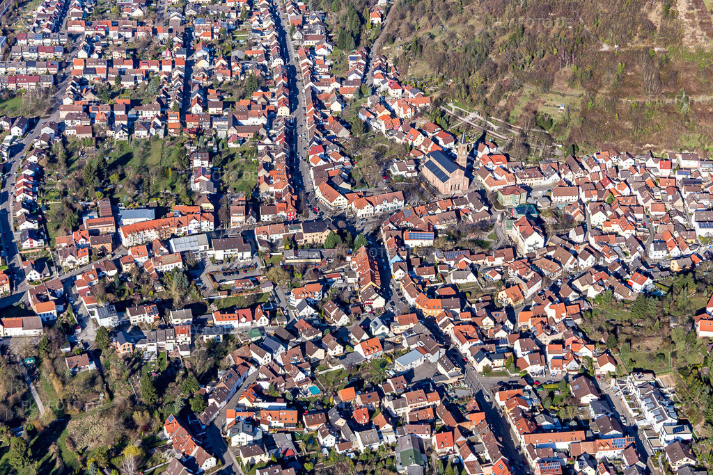 Luftbild: Ortsansicht im Ortsteil Untergrombach in Bruchsal im Bundesland Baden-Württemberg in Deutschland. Foto: IMG_097247.jpg vom 10.03.2017 durch Werner Riehm/FLY-FOTO.de