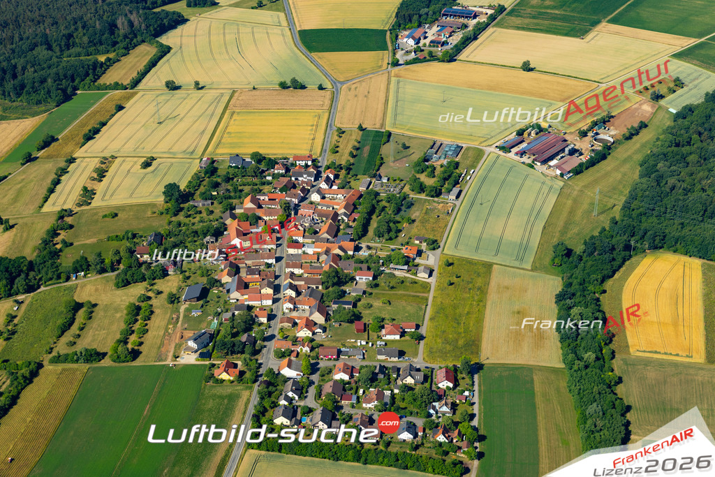 Die Luftaufnahme Hohengüßbach - Breitengüßbach wurde 2022 vom Flugzeug aus (keine Drohne) erstellt. Hohe Auflösung -für große Poster und Wandbilder geeignet - Garantiert!