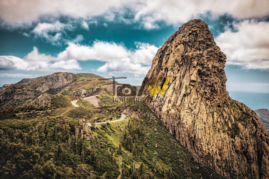 Der Roque de Agando auf La Gomera | Der Roque de Agando auf La Gomera ist einer der markanten Felstürme. Der Felsturm ist der Überrest eines ehemaligen Vulkans - Realisiert mit Pictrs.com