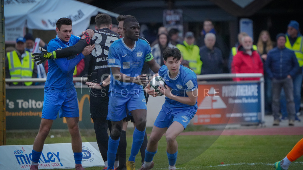 Fußball, Herren, Saison 2025/2026, Landespokal Brandenburg, Halbfinale, RSV Eintracht 1949 vs. VfB 1921 Krieschow, Samstag 28.03.2026, Sportplatz-Heinrich-Zille-Straße | Fußball, Herren, Saison 2025/2026, Landespokal Brandenburg, Halbfinale, RSV Eintracht 1949 vs. VfB 1921 Krieschow, Samstag 28.03.2026, Sportplatz-Heinrich-Zille-Straße, Im Bild: Der RSV Eintracht schafft den Anschlusstreffer. - Realisiert mit Pictrs.com