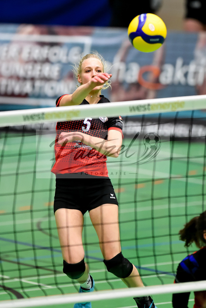 VCOBWA20211106_120 | Volleyball, Frauen:   bei dem Spiel der 3. Liga West zwischen VC Osnabrueck und SV BW Aasee in der Schlosswallhalle am 06.11.2021 in Osnabrueck, Deutschland. - Realisiert mit Pictrs.com