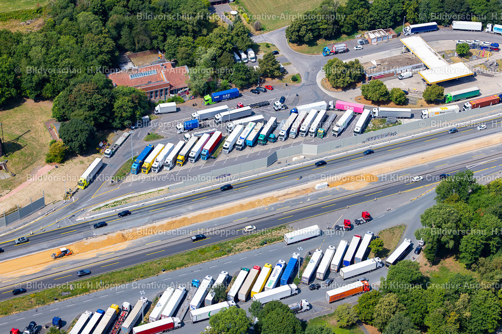 Lufbilder Krefeld-5570 | Luftbild Autobahn- Baustelle zum Ausbau und zur Spur- Erweiterung im Streckenverlauf der BAB A57 in Krefeld im Bundesland Nordrhein-Westfalen, Deutschland. - Realisiert mit Pictrs.com