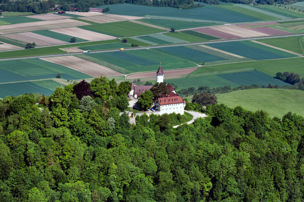 dr__0096721.jpg | OWEN 19.05.2022 Burganlage der Veste " Burg Teck " in Owen im Bundesland Baden-Württemberg, Deutschland. // Castle of the fortress " Burg Teck " in Owen in the state Baden-Wuerttemberg, Germany. Foto: Daniel Reiter