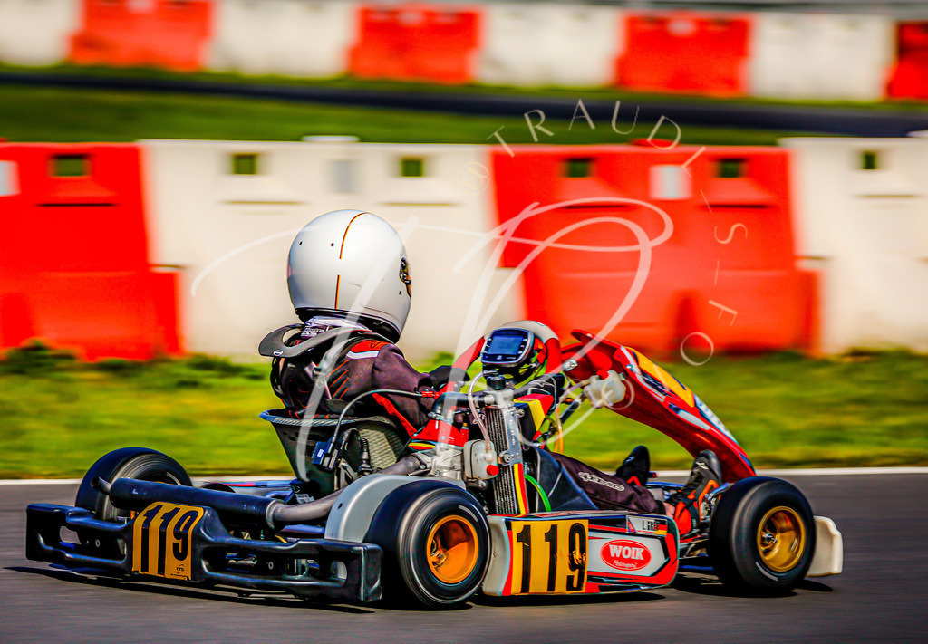F6CF9857-AE03-4307-A7AD-E9F97580EAAD | traudl_s_fotos