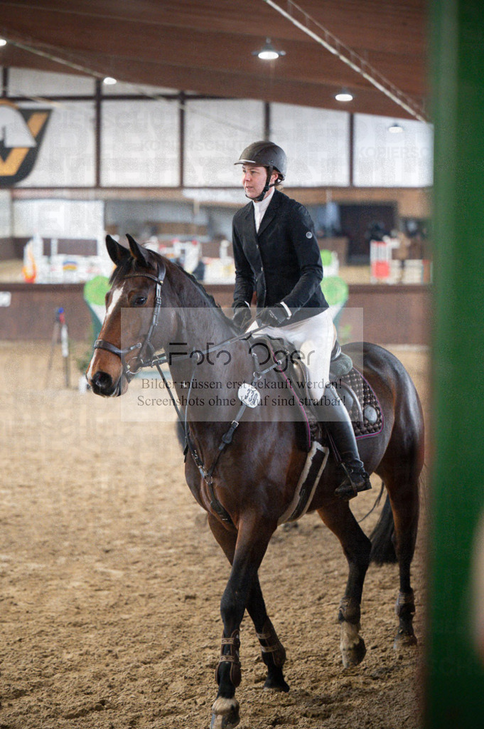 Hallenreittunier Voxtrup 2023 | Entdecke hochwertige Reitturnierfotos von Foto Oger. Professionell, emotional und authentisch – jetzt Lieblingsmomente im Shop bestellen.Deutschlandweite Turnierfotografie. - Realisiert mit Pictrs.com