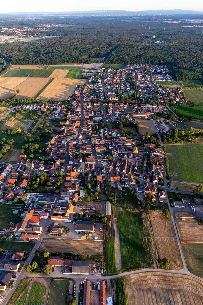 Luftbild:  in Westheim im Bundesland Rheinland-Pfalz in Deutschland. Foto: IMG_133560.jpg vom 12.07.2022 durch Werner Riehm/FLY-FOTO.deWWW.WESTHEIM-PFALZ.DE