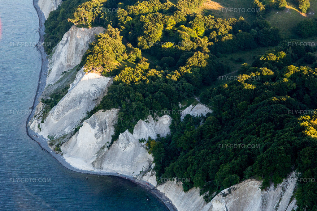 Aerial view: View of the town in Borre in the state Zealand, Denmark. – Photo: IMG_108660.jpg taken on 07/04/2018 by Werner Riehm/FLY-FOTO.com – Resolution of the original: 5028 x 3352 px