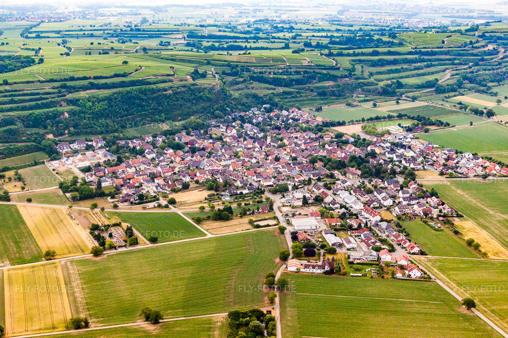 Luftbild: Dorfansicht im Ortsteil Niederrimsingen in Breisach im Bundesland Baden-Württemberg in Deutschland. Foto: IMG_68230.jpg vom 19.06.2014 durch Werner Riehm/FLY-FOTO.de