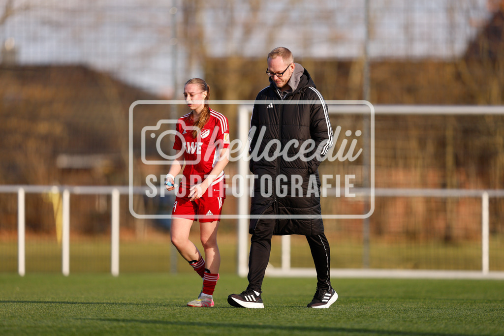 Fußball I Frauen I Saison 2025-2026 I AOK NFV Pokal I SV Meppen 1912 e.v. U20 2 - SpVg Aurich I 01.03.2026-61 | Lara Frisch (19, SpVg Aurich) Jan Feldkamp (Assistenz-Trainer, SpVg Aurich) - Realisiert mit Pictrs.com