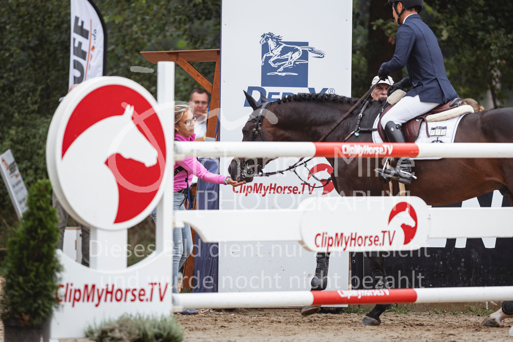 240906_BuCha_GP-608 | Deine schönsten Turniermomente als professionelle Fotos! Entdecke hochwertige Pferdesport-Fotografie im Online-Shop. Jetzt Fotos finden & bestellen!