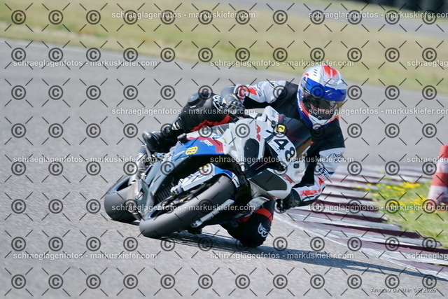 26BT02-0559 | markuskiefer.com - Realisiert mit Pictrs.com