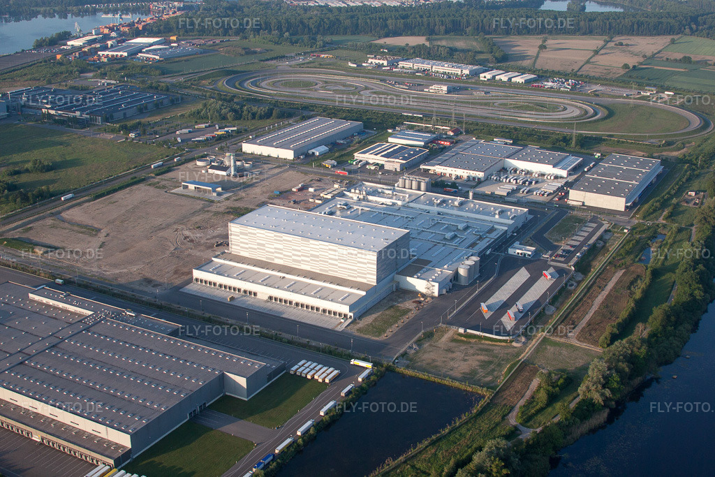 Luftbild: Wörth am Rhein, Industriegebiet Oberwald in Wörth am Rhein im Bundesland Rheinland-Pfalz in Deutschland. Foto: IMG_64818.jpg vom 18.05.2014 durch Werner Riehm/FLY-FOTO.de