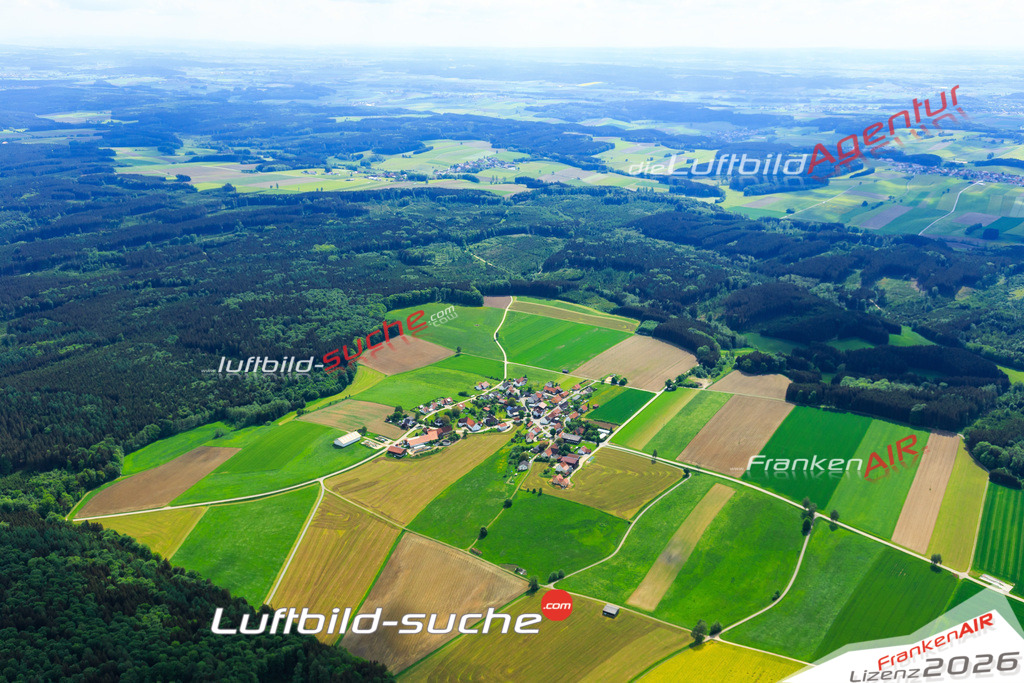 Die Luftaufnahme Weiler - Waltenhausen wurde vom UL-Flugzeug (keine Drohne) aus fotografiert.Hohe Druck- Auflösung-die Geschenkidee!