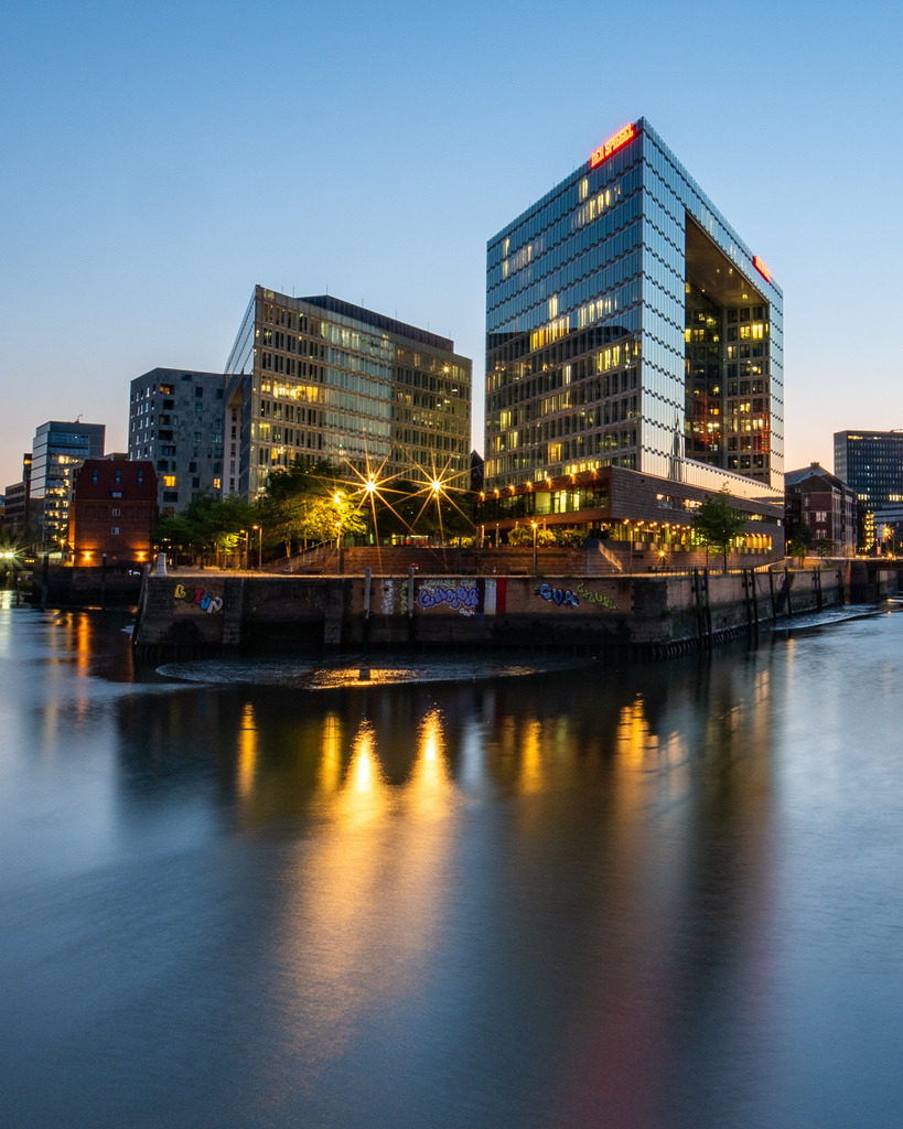 Spiegel-Verlagsgebäude an der Ericusspitze | Das SPIEGEL-Verlagsgebäude an der Ericusspitze in der Hamburger HafenCity. - Realisiert mit Pictrs.com