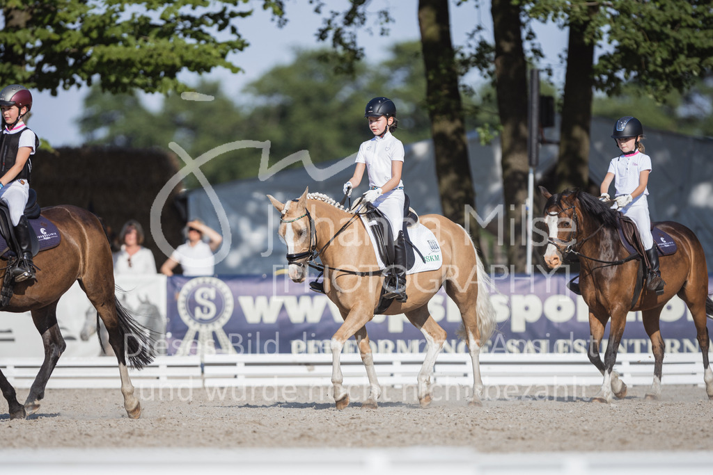 230610_ReiterWB-410 | Deine schönsten Turniermomente als professionelle Fotos! Entdecke hochwertige Pferdesport-Fotografie im Online-Shop. Jetzt Fotos finden & bestellen!