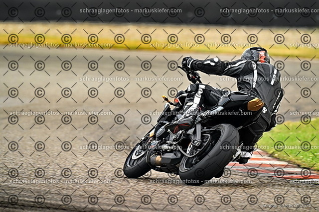 25bt02-0071 | markuskiefer.com - Realisiert mit Pictrs.com