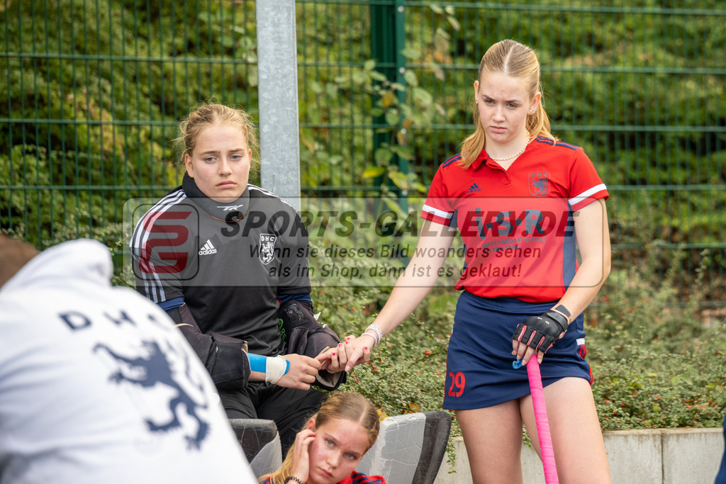 SFE_20231021_0150 | Deutsche Meisterschaft Weibliche U16 Halbfinale Düsseldorfer HC - Harvestehuder THC am 21.10.2023 in Köln (Düsseldorfer Hockeyclub 1905 e.V.), Photo: Stephan Fehrmann 2023 (Sports-Gallery)