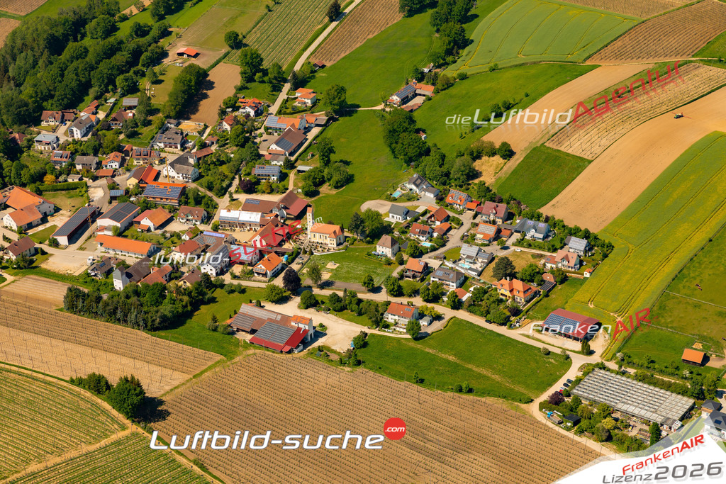 Das Luftbild zeigt : Steinbach Mainburg - Die Luftaufnahme wurde 2024 vom UL-Flugzeug aus erstellt ( keine Drohne ) - Hochauflösende Luftaufnahme - Für grossformatige Ausdrucke geeignet. Die Geschenkidee !Mit Lizenz und Bildrechte bestellbar