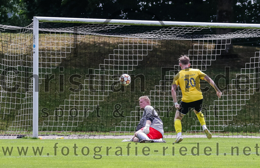 2023-07-23_060_SV_Anzing_gegen_SC_Kirchasch | Anzing, Deutschland, 23.07.2023:
Fußball, Kreisliga 2023 / 2024, Testspiel, SV Anzing gegen SC Kirchasch, Endergebnis: 5:1

Torwart Florian Huber (SV Anzing, #1), Johannes Haindl (SC Kirchasch, #20)

Foto: Christian Riedel / fotografie-riedel.net