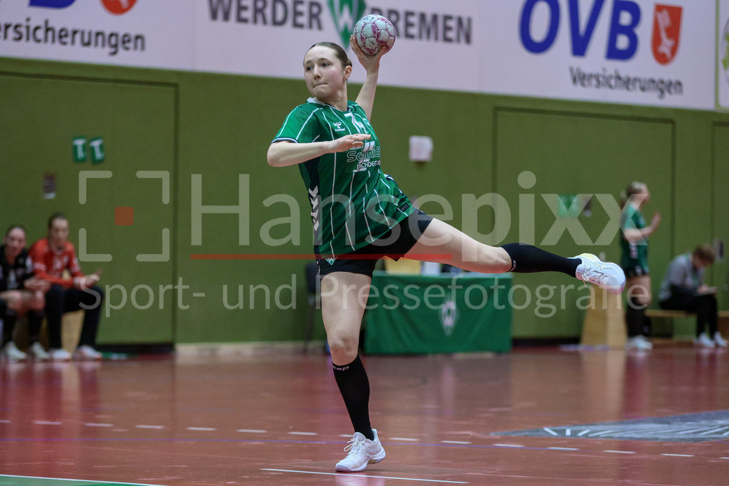 Handball, 2. Bundesliga Frauen, SV Werder Bremen - HC Leipzig | Mara Birk (SV Werder Bremen, 74) beim Siebenmeter, 7m, Spielszene, Aktion, Action