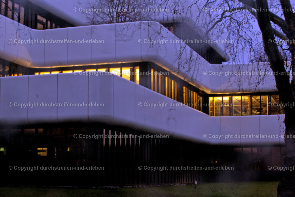 Terrassiertes Gebäude für die WestLB | Terrassiertes Gebäude für die WestLB, entworfen vom Architekten Harald Deilmann. - Realisiert mit Pictrs.com