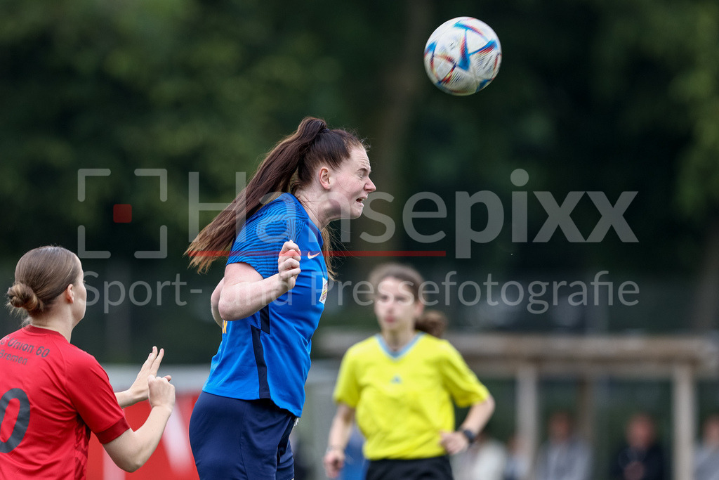 Fussball, Aufstiegsrunde Regionalliga Nord Frauen, FC Union 60 - SC Victoria Hamburg | Jana Bothmann (SC Victoria Hamburg, 36) beim Kopfball, Aktion, Action, Spielszene