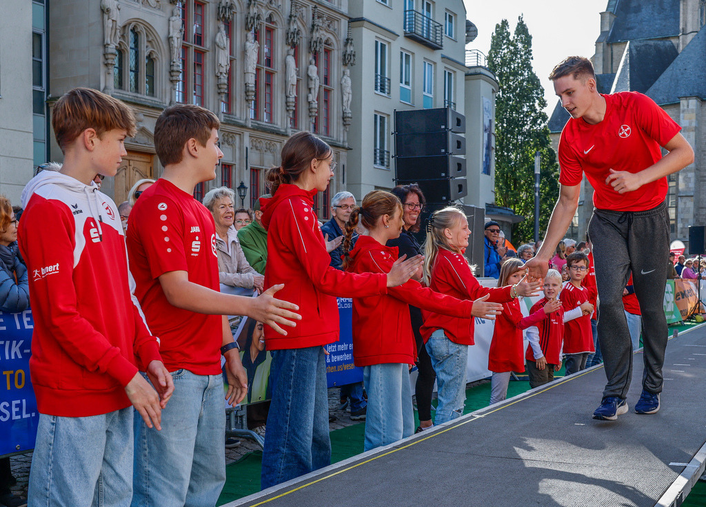 top-top.de 240913-093 | Foto, Video, Fotografie, Videografie, Fotobox, DJ, Discjockey, Musik, Musikbox, Veranstaltung, Photobooth, Amazon, Ebay, Buchtipp, Bestseller, Autor, Verlag, Buch, Wesel, Hamminkeln, NRW, Dinslaken, Rees, Drohne, Hochzeit, Party, Fotobox, Wesel, Fotograf