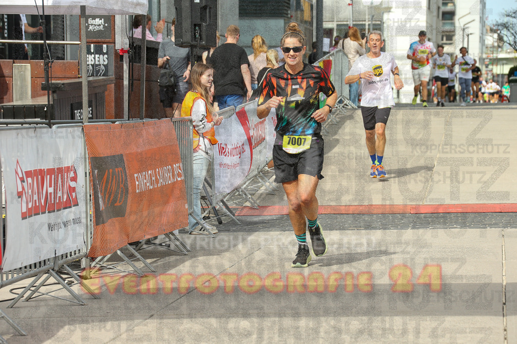250920_1327_EX1_4645 | Sportfotografie im Rhein-Sieg Kreis, Köln, Bonn, NRW, Rheinland Pfalz, Hessen, etc. Unser Tätigkeitsfeld umfasst den Laufsport vom Volkslauf über den Marathon, Duathlon, Triathon bis zum Ultralauf wie Kölnpfad Ultra oder Schindertrail.