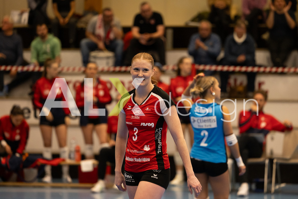 Volleyball I Frauen I Saison 2025-2026 I CEV Volleyball Challenge Cup 2026 | Women I 16th Finals I VC Kanti Schaffhausen - TJ Ostrava I 03.12.2025 | VC Kanti Schaffhausen - 3 Sydney Cole (USA) – Pass / Zuspiel - Realisiert mit Pictrs.com