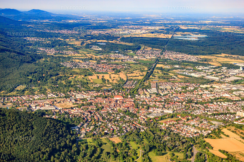 Luftbild: Stadtübersicht von Norden in Ettlingen im Bundesland Baden-Württemberg in Deutschland. Foto: IMG_69852.jpg vom 06.07.2014 durch Werner Riehm/FLY-FOTO.deAuflösung des Originals: 4752 x 3168 px