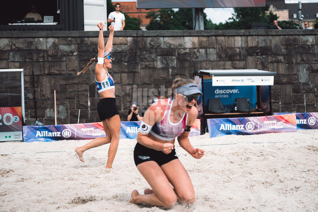 Beachvolleyball | Frauen | German Beach Tour 2024 | Tourstop Düsseldorf | 18.05.2024 | Jubel bei Melanie Paul (links) und Marie Schieder (rechts)