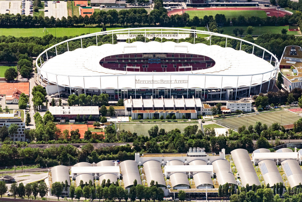 dr__0053125.jpg | STUTTGART 27.05.2020 Sportstätten-Gelände der Arena des Stadions Mercedes-Benz Arena im NeckarPark in Stuttgart im Bundesland Baden-Württemberg, Deutschland. Weiterführende Informationen bei: Friedrich Scharr KG,  PFEIFER Holding GmbH & Co. KG,  Ramsaier GmbH,  VfB Stuttgart Arena Betriebs GmbH,  asp Architekten GmbH,  sbs Sportböden-Systeme GmbH. // Sports facility grounds of the Arena stadium Mercedes-Benz Arena in Stuttgart in the state Baden-Wurttemberg, Germany. Further information at: Friedrich Scharr KG,  PFEIFER Holding GmbH & Co. KG,  Ramsaier GmbH,  VfB Stuttgart Arena Betriebs GmbH,  asp Architekten GmbH,  sbs Sportboeden-Systeme GmbH. Foto: Daniel Reiter