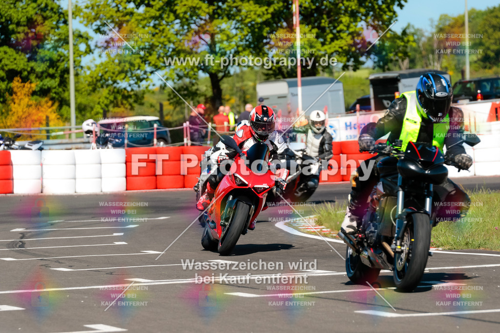 Moto-TeamOBK-21560 | Hier findet Ihr Bilder von Touristenfahrten auf der Nürburgring Nordschleife oder von anderen Veranstaltungen die ich besucht habe. Viel Spass beim Durch Schauen 