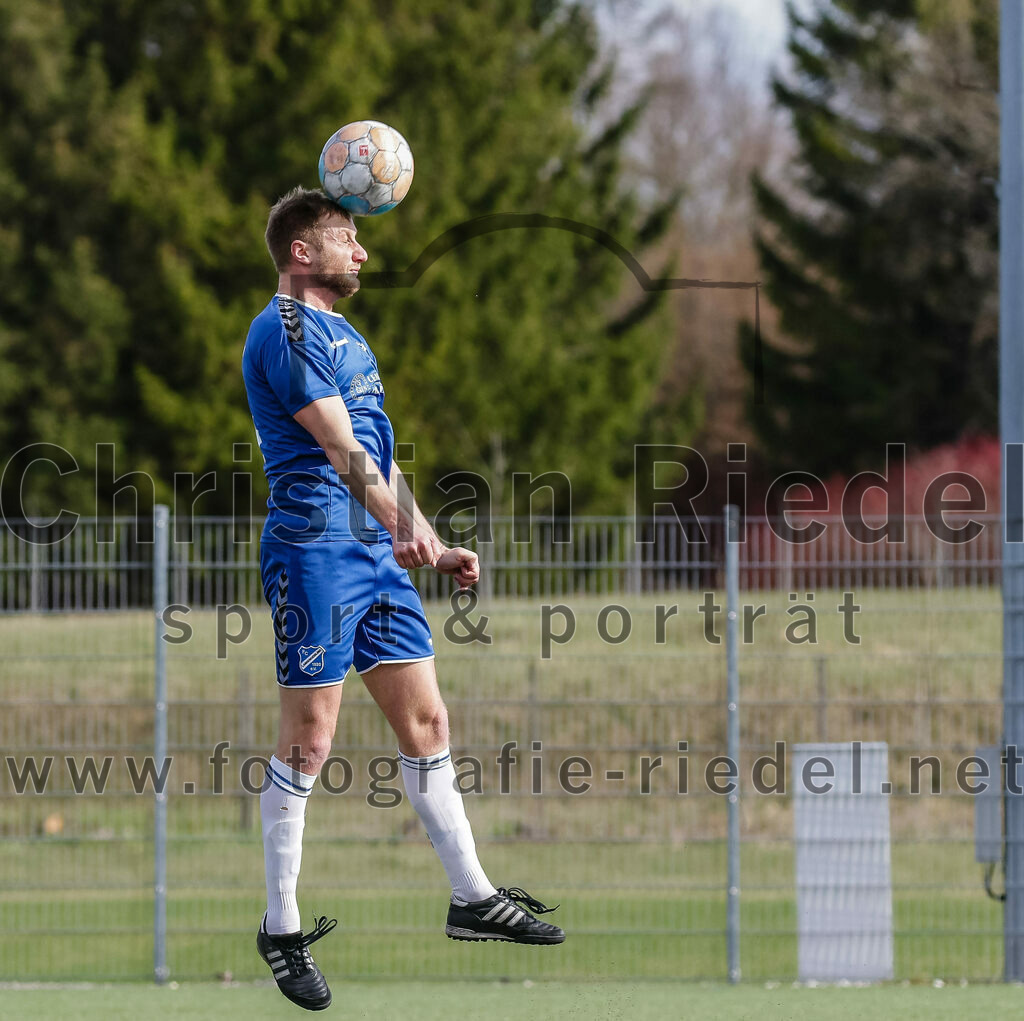 2024-02-24_071_FC_Langengeisling_II_gegen_SG_Reichenkirchen | Erding, Deutschland, 24.02.2024:
Fußball, Kreisklasse 2023 / 2024, Testspiel, FC Langengeisling II gegen SG Reichenkirchen, Endergebnis: 7:1

Kilian Kaiser (FC Langengeisling, #14)

Foto: Christian Riedel / fotografie-riedel.net