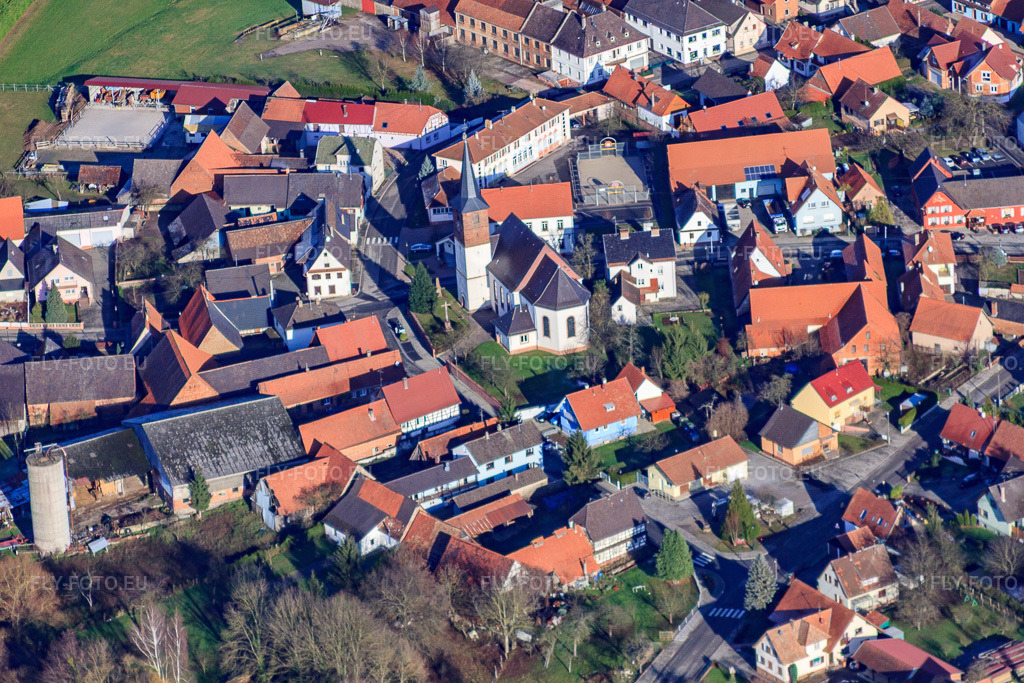 Vue aérienne: Centre du village avec l'église Saint-Étienne de Salmbach à Salmbach dans le département Bas Rhin, France – .Photo: IMG_48503.jpg prise le 11/12/2011 par Werner Riehm/FLY-FOTO.eu – Résolution de l'original: 4752 x 3168 px