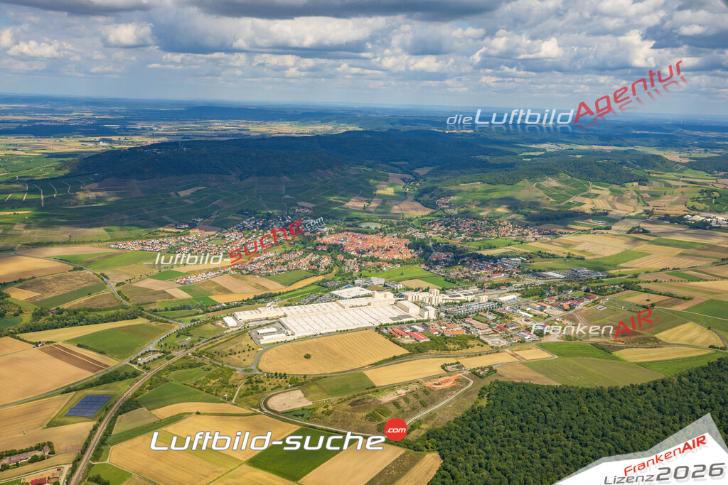 Luftaufnahme von Iphofen - Die Luftaufnahme wurde 2025 vom UL-Flugzeug heraus erstellt ( keine Drohne ) - Hochauflösende Luftaufnahme - für professionelle Ausdrucke geeignet. Die Geschenkidee !Mit Lizenz und Bildrechte bestellbar
