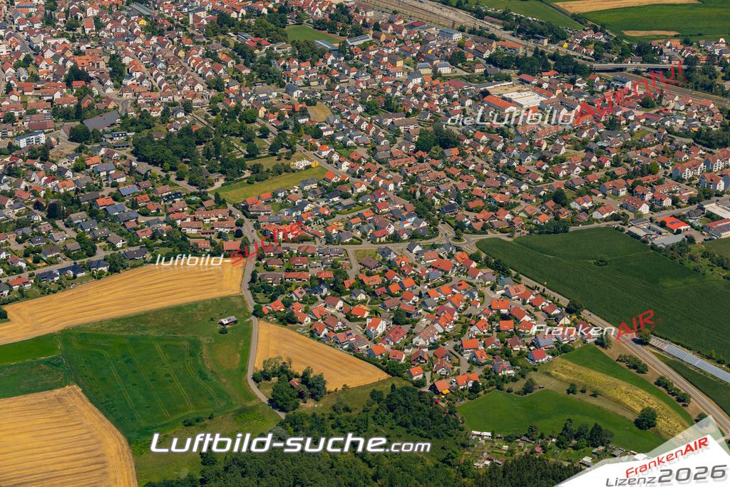 Aktuelles Luftbild von  Aulendorf - Die Luftaufnahme wurde 2022 mittels UL-Flugzeug erstellt ( keine Drohne ) - hochauflösende Kamera-Systeme von  Canon -Beste Qualität - Für grossformatige Ausdrucke geeignet. Die Geschenkidee !