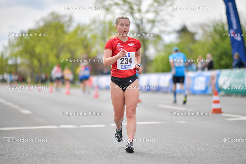 _KP19167_1 | 13.04.2025, xkaix, Leichtathletik Deutsche Meisterschaft 2025, Straßengehen v.l. Anna-Maria Gabriel (OSC Potsdam e.V.) - Realisiert mit Pictrs.com