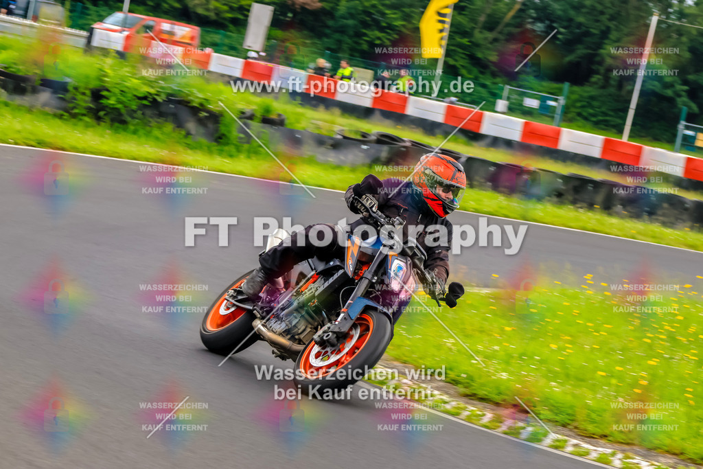 VBK-7040 | Hier findet Ihr Bilder von Touristenfahrten auf der Nürburgring Nordschleife oder von anderen Veranstaltungen die ich besucht habe. Viel Spass beim Durch Schauen 