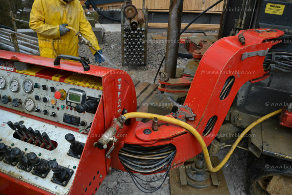 bib-lg16-heizung-0032 | Nach LV-Leistungsgruppen sortierte Detailfotos über den Bau eines Hauses. Alle Hausbau-Bilder direkt vom Urheber und Autor der Website Haus-Selber-Bauen.com