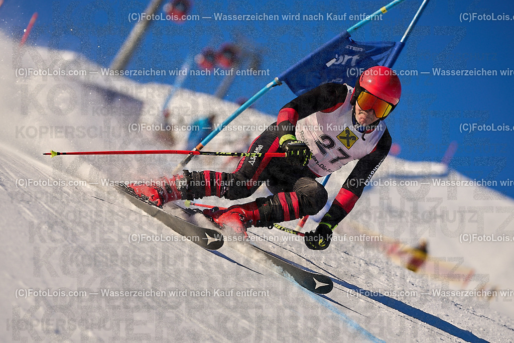 ALP2573_MASTERS-Cup_GS-B Herrn_Sonnleitner Franz | (C)FotoLois.com, Alois Spandl. FIS Masters-Cup Wildschönau, Giant Slalom auf der Piste Schatzberg GS, Siegerehrung auf dem Dorfplatz Niederau, Sa 13. Januar 2024.