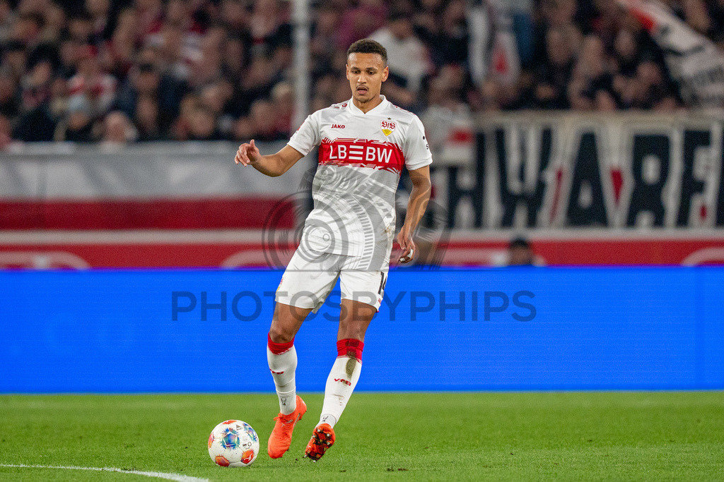 VfB Stuttgart vs. RB Leipzig, Fussball, 1. Bundesliga, 26. Spieltag, 15.03.2026 | Luca Jaquez (VfB Stuttgart, #14) am Ball,VfB Stuttgart vs. RB Leipzig, Fussball, 1. Bundesliga, 26. Spieltag, 15.03.2026Foto: photosbyphips/Philip Ziegler