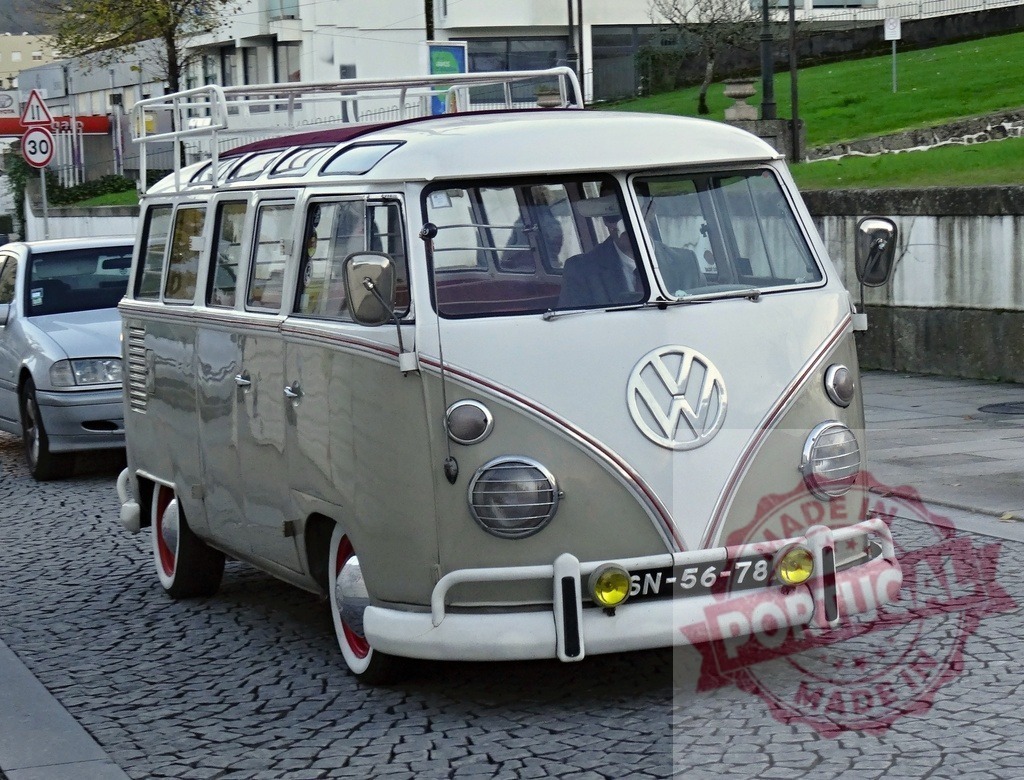 Volkswagen Type 2 Samba bus traveling on cobblestone street | Classic Volkswagen Type 2 Samba van driving on a traditional European cobblestone road - Realisiert mit Pictrs.com